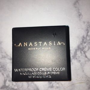 Anastasia Beverly Hills waterproof cream concealer